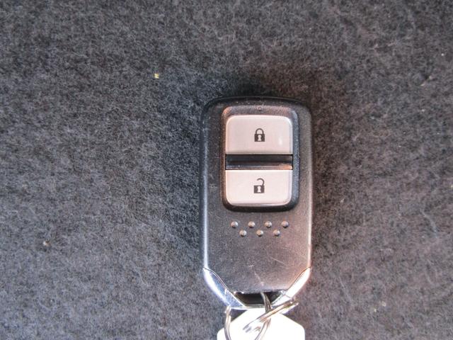 フィット ベーシック　４ＷＤ　防錆処理　プッシュスタート　クルーズコントロール　バックモニター　コーナーセンサー　ドライブレコーダー　ＥＴＣ（30枚目）