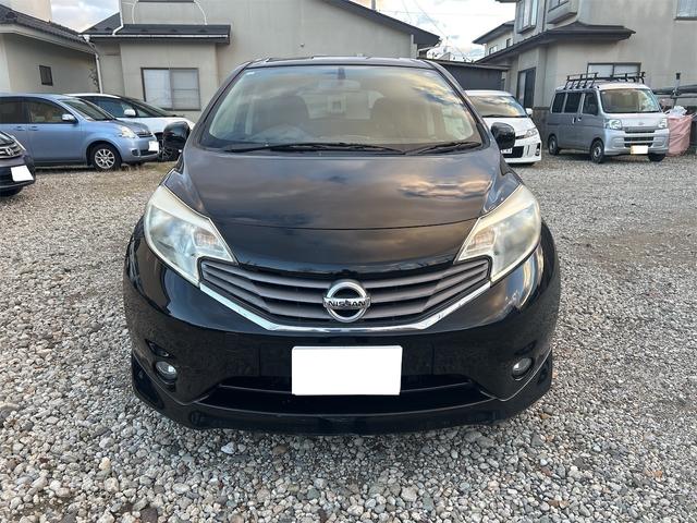 ノート Ｘ　ＤＩＧ－Ｓ　純正ＳＤナビ・社外アルミホイール・オートエアコン・プッシュスタート・スマートキー（3枚目）