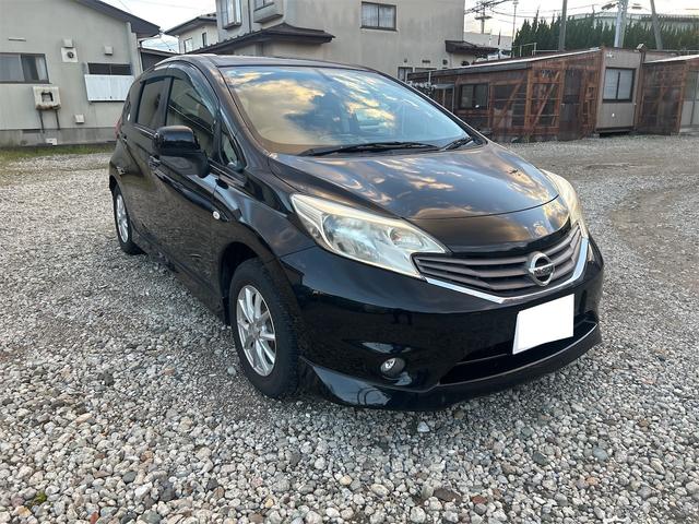 ノート Ｘ　ＤＩＧ－Ｓ　純正ＳＤナビ・社外アルミホイール・オートエアコン・プッシュスタート・スマートキー（4枚目）