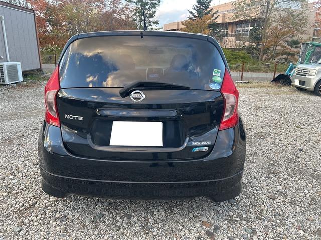 ノート Ｘ　ＤＩＧ－Ｓ　純正ＳＤナビ・社外アルミホイール・オートエアコン・プッシュスタート・スマートキー（6枚目）