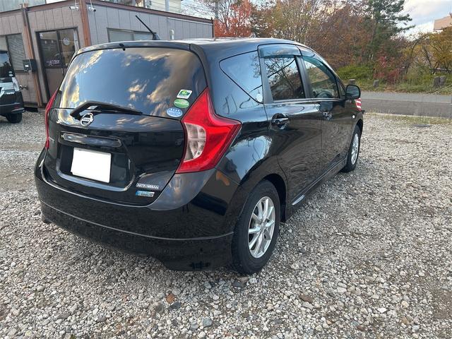 ノート Ｘ　ＤＩＧ－Ｓ　純正ＳＤナビ・社外アルミホイール・オートエアコン・プッシュスタート・スマートキー（7枚目）