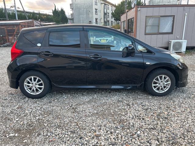 ノート Ｘ　ＤＩＧ－Ｓ　純正ＳＤナビ・社外アルミホイール・オートエアコン・プッシュスタート・スマートキー（8枚目）