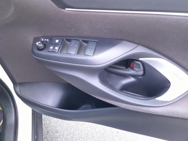 ヤリスクロス ハイブリッドＺ　４ＷＤ　メモリーナビ　フルセグＴＶ　バックカメラ　スマートキー　ドライブレコーダー　ＣＤ　クリアランスソナー　衝突被害軽減システム　レーンアシスト　記録簿　アイドリングストップ　オートライト（47枚目）