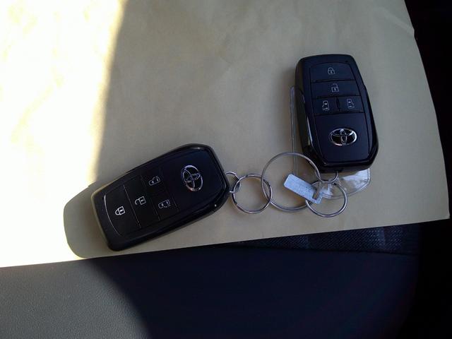 ヴォクシー ハイブリッドS-Z 7人乗り・ワンオーナー・禁煙車・100V電源・1500W・フルセグTV・寒冷地仕様・バックカメラ・寒冷地仕様・純正アルミ(26枚目)