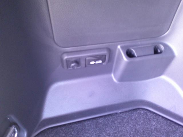 ヴォクシー ハイブリッドS-Z 7人乗り・ワンオーナー・禁煙車・100V電源・1500W・フルセグTV・寒冷地仕様・バックカメラ・寒冷地仕様・純正アルミ(38枚目)