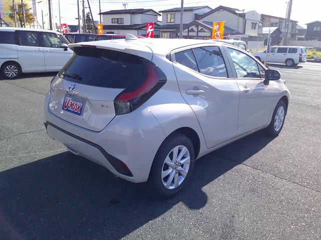 アクア Ｚ　試乗車・禁煙車・ワンオーナー・ディスプレイオーディオ・フロントカメラ・サイドカメラ・バックカメラ・寒冷地仕様・１００Ｖ電源・１５００Ｗ・アルミ（27枚目）