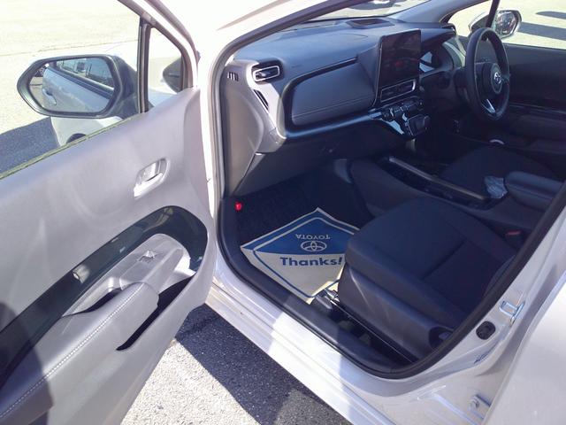 アクア Ｚ　試乗車・禁煙車・ワンオーナー・ディスプレイオーディオ・フロントカメラ・サイドカメラ・バックカメラ・寒冷地仕様・１００Ｖ電源・１５００Ｗ・アルミ（40枚目）