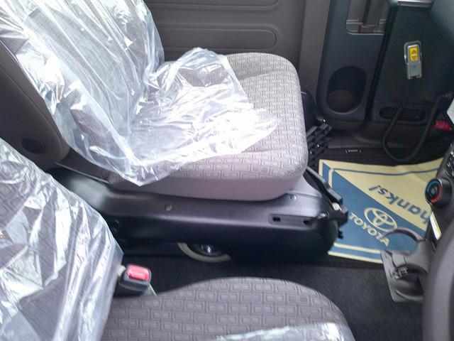 スペイド Ｘ　４ＷＤ　ウェルキャブＡタイプ４ＷＤ・３人乗り・助手席電動回転車椅子仕様・ワンオーナー・寒冷地仕様・禁煙車・ＣＤデッキ（10枚目）