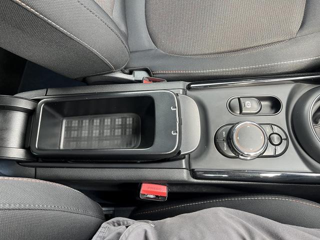 ＭＩＮＩ クーパー　クラブマン　ダブルサンルーフ付き　純正ナビ　バックカメラ　ＥＴＣ　ＬＥＤヘッドライト　ペッパーパッケージ装着（41枚目）