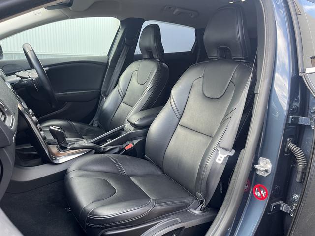 V40 D4 インスクリプション ポールスターパフォーマンス搭載 ボルボシティーセーフティー 経済的なディーゼルモデル(12枚目)