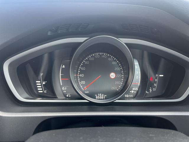 V40 D4 インスクリプション ポールスターパフォーマンス搭載 ボルボシティーセーフティー 経済的なディーゼルモデル(45枚目)