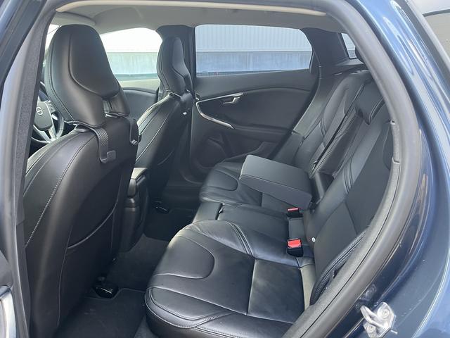 V40 D4 インスクリプション ポールスターパフォーマンス搭載 ボルボシティーセーフティー 経済的なディーゼルモデル(51枚目)
