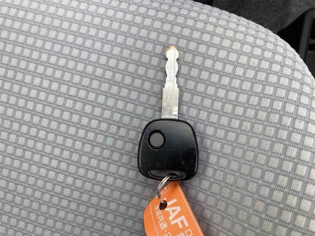 アルト Ｌ　４ＷＤ　ＥＴＣ　キーレスエントリー　アイドリングストップ　シートヒーター　ＣＶＴ　盗難防止システム　ＡＢＳ　ＥＳＣ　ＣＤ　ミュージックプレイヤー接続可　衝突安全ボディ　エアコン　パワーステアリング（10枚目）