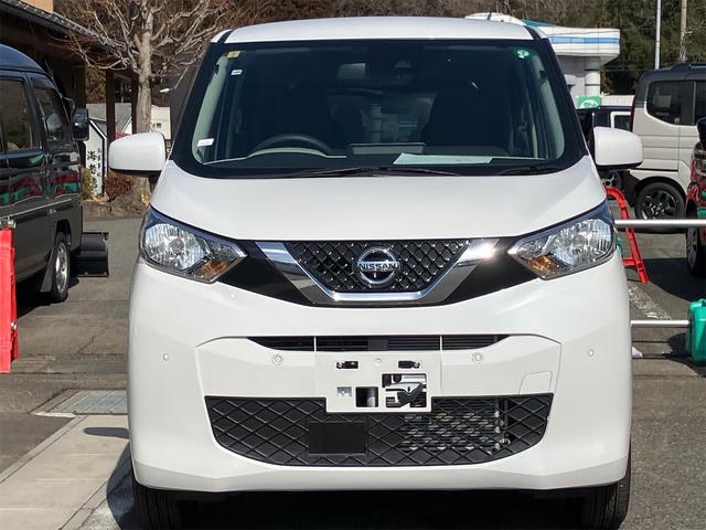 デイズ Ｘ　４ＷＤ　ＥＴＣ　バックカメラ　ナビ　ＴＶ　クリアランスソナー　衝突被害軽減システム　オートライト　スマートキー　アイドリングストップ　電動格納ミラー　シートヒーター　ベンチシート　ＣＶＴ（12枚目）