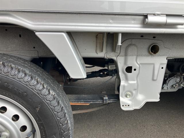 キャリイトラック ＫＣ　４ＷＤ　ＡＴ　衝突被害軽減システム　レーンアシスト　ＥＴＣ　オートライト　ＥＳＣ　エアコン　パワーステアリング　運転席エアバッグ　助手席エアバッグ（21枚目）