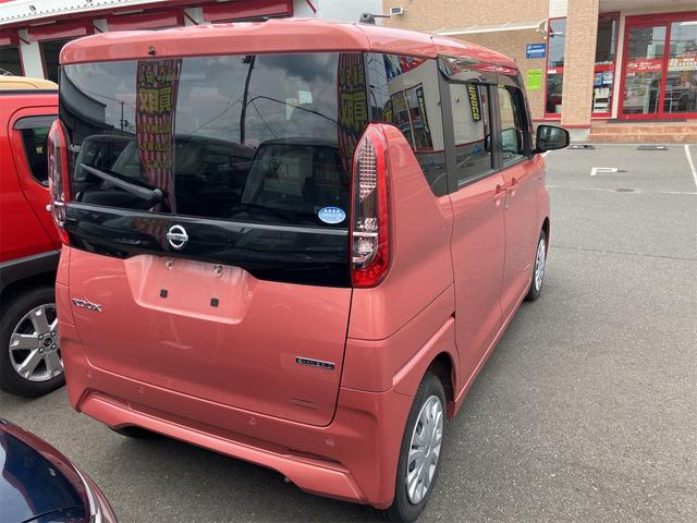 ルークス Ｘ　４ＷＤ　全周囲カメラ　両側スライド・片側電動　ナビ　ＴＶ　クリアランスソナー　衝突被害軽減システム　オートライト　スマートキー　アイドリングストップ　電動格納ミラー　シートヒーター　ベンチシート（15枚目）