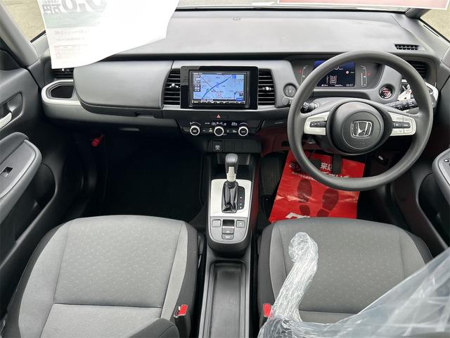 フィット ｅ：ＨＥＶベーシック　４ＷＤ　ＥＴＣ　バックカメラ　ナビ　クリアランスソナー　オートクルーズコントロール　レーンアシスト　衝突被害軽減システム　オートライト　ＬＥＤヘッドランプ　スマートキー　アイドリングストップ（2枚目）