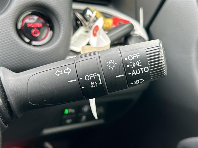 フィット ｅ：ＨＥＶベーシック　４ＷＤ　ＥＴＣ　バックカメラ　ナビ　クリアランスソナー　オートクルーズコントロール　レーンアシスト　衝突被害軽減システム　オートライト　ＬＥＤヘッドランプ　スマートキー　アイドリングストップ（44枚目）