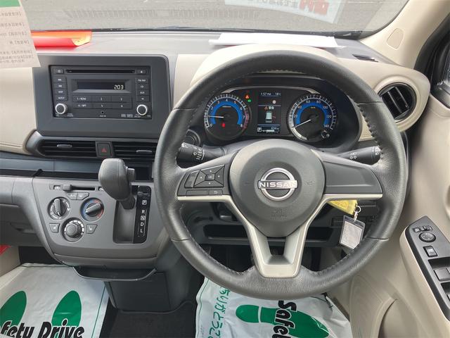 デイズ Ｓ　４ＷＤ　クリアランスソナー　衝突被害軽減システム　オートライト　キーレスエントリー　アイドリングストップ　電動格納ミラー　シートヒーター　ベンチシート　ＣＶＴ　盗難防止システム　ＡＢＳ　ＥＳＣ　ＣＤ（3枚目）