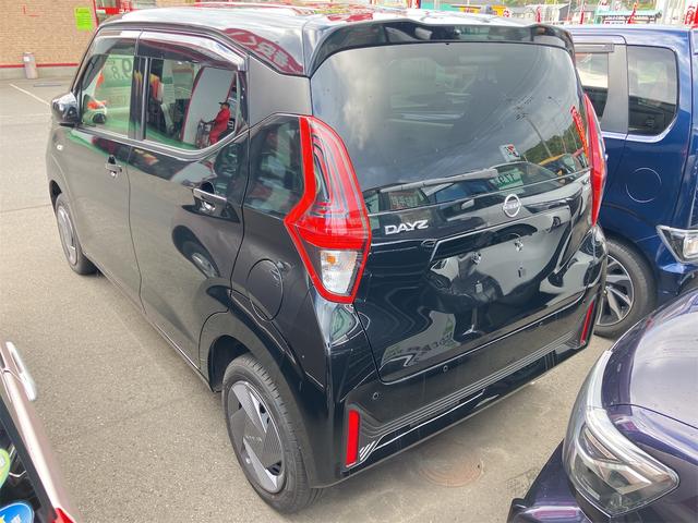 デイズ Ｓ　４ＷＤ　クリアランスソナー　衝突被害軽減システム　オートライト　キーレスエントリー　アイドリングストップ　電動格納ミラー　シートヒーター　ベンチシート　ＣＶＴ　盗難防止システム　ＡＢＳ　ＥＳＣ　ＣＤ（12枚目）