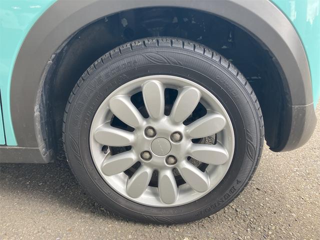 アルトラパン Ｘ　４ＷＤ　ＥＴＣ　全周囲カメラ　ナビ　ＴＶ　衝突被害軽減システム　オートライト　ＨＩＤ　スマートキー　アイドリングストップ　電動格納ミラー　シートヒーター　ベンチシート　ＣＶＴ　盗難防止システム　ＡＢＳ（20枚目）