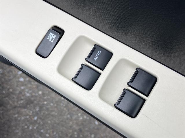 アルト Ｌ　キーレスエントリー　アイドリングストップ　シートヒーター　ＣＶＴ　盗難防止システム　ＡＢＳ　ＥＳＣ　ＣＤ　ミュージックプレイヤー接続可　衝突安全ボディ　エアコン　パワーステアリング　パワーウィンドウ（6枚目）