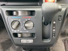 必ず使用するシフトレバー。確りと確認したいですね。 5