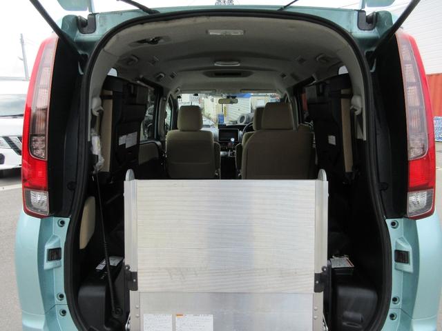 ノア ２．０Ｘウェルキャブスロープ　Ｉ　車いす２脚　４ＷＤ　運転席／助手席エアバック　アイドリングストップ　ＡＢＳ　横滑り防止装置　バックカメラ　スマートキー　両側電動スライドドア　ドラレコ　フォグランプ　電動スロープ　ウインチ　車いす２脚　４ＷＤ　福祉車両（22枚目）