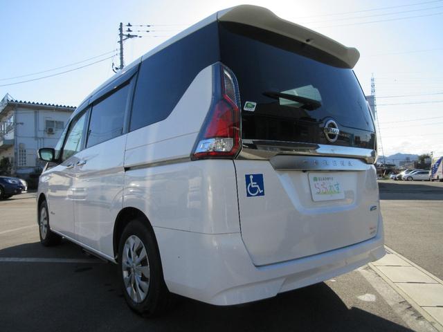セレナ 2.0Xチェアキャブ リフタータイプ 4WD 6名 運転席/助手席エアバック アイドリングストップ ABS 横滑り防止装置 バックカメラ キーレス パワステ パワーウィンドウ 車いすリフト 電動固定装置 8ナンバー 福祉車両(6枚目)