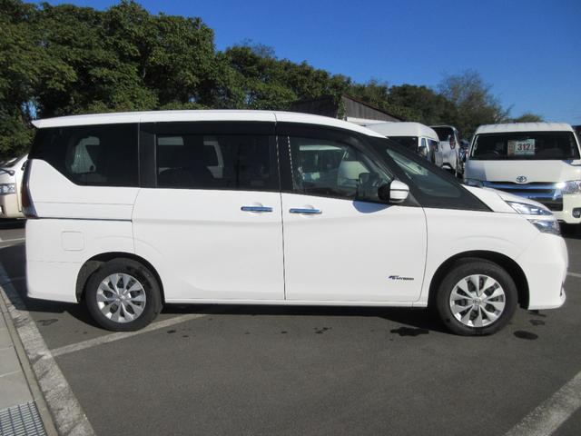 セレナ 2.0Xチェアキャブ リフタータイプ 4WD 6名 運転席/助手席エアバック アイドリングストップ ABS 横滑り防止装置 バックカメラ キーレス パワステ パワーウィンドウ 車いすリフト 電動固定装置 8ナンバー 福祉車両(9枚目)