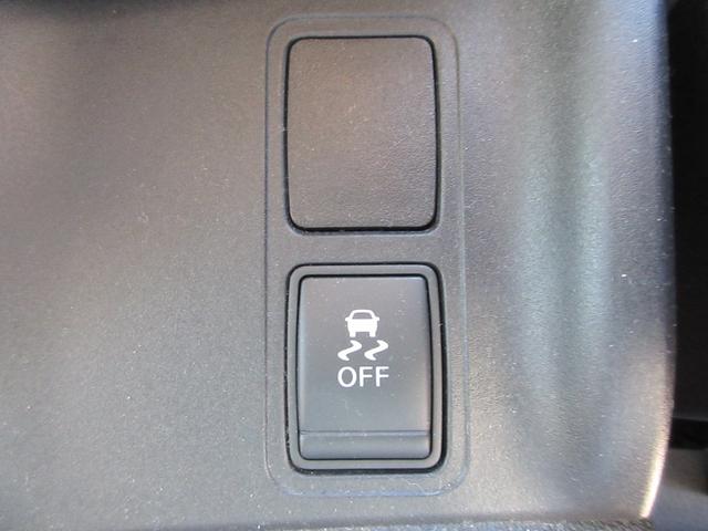 セレナ 2.0Xチェアキャブ リフタータイプ 4WD 6名 運転席/助手席エアバック アイドリングストップ ABS 横滑り防止装置 バックカメラ キーレス パワステ パワーウィンドウ 車いすリフト 電動固定装置 8ナンバー 福祉車両(13枚目)