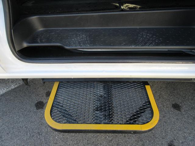 セレナ 2.0Xチェアキャブ リフタータイプ 4WD 6名 運転席/助手席エアバック アイドリングストップ ABS 横滑り防止装置 バックカメラ キーレス パワステ パワーウィンドウ 車いすリフト 電動固定装置 8ナンバー 福祉車両(18枚目)