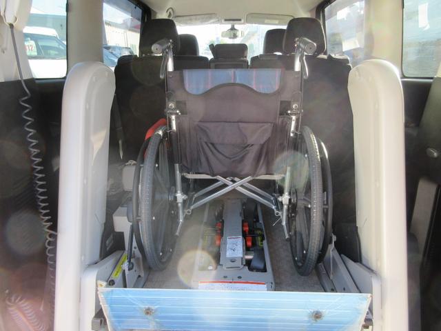 セレナ 2.0Xチェアキャブ リフタータイプ 4WD 6名 運転席/助手席エアバック アイドリングストップ ABS 横滑り防止装置 バックカメラ キーレス パワステ パワーウィンドウ 車いすリフト 電動固定装置 8ナンバー 福祉車両(23枚目)