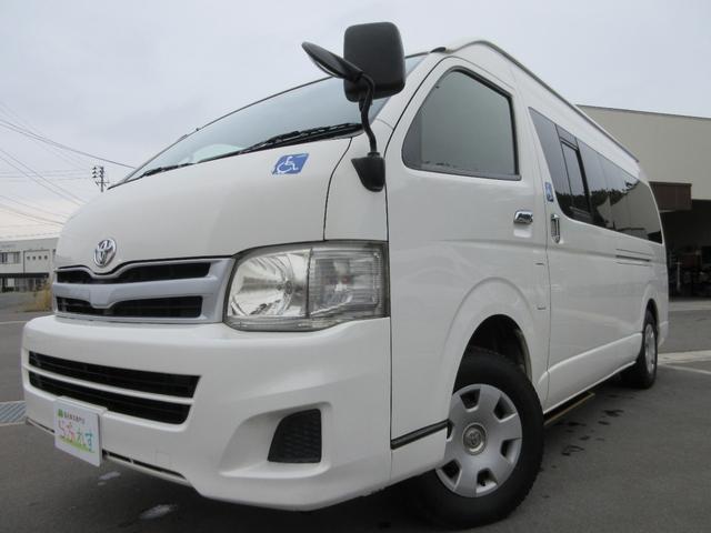 レジアスエースバン ４ドア２．７ウェルキャブＥスーパーロング　４ＷＤ　運転席／助手席エアバック　ＡＢＳ　パワーウィンドウ　パワステ　エアコン・クーラー　キーレス　ナビ　バックカメラ　ＥＴＣ　オートステップ　リフト　電動固定装置　　ストレッチャー　福祉車両　４ＷＤ（4枚目）