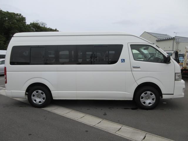 レジアスエースバン ４ドア２．７ウェルキャブＥスーパーロング　４ＷＤ　運転席／助手席エアバック　ＡＢＳ　パワーウィンドウ　パワステ　エアコン・クーラー　キーレス　ナビ　バックカメラ　ＥＴＣ　オートステップ　リフト　電動固定装置　　ストレッチャー　福祉車両　４ＷＤ（9枚目）