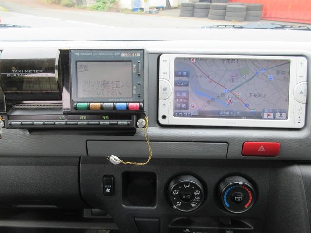 レジアスエースバン ４ドア２．７ウェルキャブＥスーパーロング　４ＷＤ　運転席／助手席エアバック　ＡＢＳ　パワーウィンドウ　パワステ　エアコン・クーラー　キーレス　ナビ　バックカメラ　ＥＴＣ　オートステップ　リフト　電動固定装置　　ストレッチャー　福祉車両　４ＷＤ（11枚目）