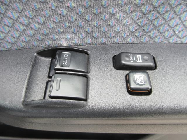 レジアスエースバン ４ドア２．７ウェルキャブＥスーパーロング　４ＷＤ　運転席／助手席エアバック　ＡＢＳ　パワーウィンドウ　パワステ　エアコン・クーラー　キーレス　ナビ　バックカメラ　ＥＴＣ　オートステップ　リフト　電動固定装置　　ストレッチャー　福祉車両　４ＷＤ（17枚目）