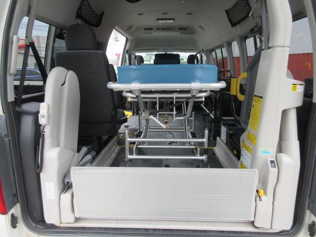 レジアスエースバン ４ドア２．７ウェルキャブＥスーパーロング　４ＷＤ　運転席／助手席エアバック　ＡＢＳ　パワーウィンドウ　パワステ　エアコン・クーラー　キーレス　ナビ　バックカメラ　ＥＴＣ　オートステップ　リフト　電動固定装置　　ストレッチャー　福祉車両　４ＷＤ（34枚目）
