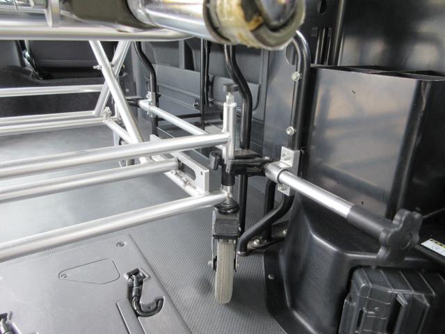 レジアスエースバン ４ドア２．７ウェルキャブＥスーパーロング　４ＷＤ　運転席／助手席エアバック　ＡＢＳ　パワーウィンドウ　パワステ　エアコン・クーラー　キーレス　ナビ　バックカメラ　ＥＴＣ　オートステップ　リフト　電動固定装置　　ストレッチャー　福祉車両　４ＷＤ（36枚目）