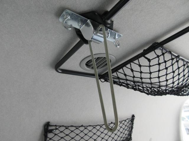 レジアスエースバン ４ドア２．７ウェルキャブＥスーパーロング　４ＷＤ　運転席／助手席エアバック　ＡＢＳ　パワーウィンドウ　パワステ　エアコン・クーラー　キーレス　ナビ　バックカメラ　ＥＴＣ　オートステップ　リフト　電動固定装置　　ストレッチャー　福祉車両　４ＷＤ（39枚目）