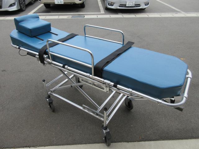 レジアスエースバン ４ドア２．７ウェルキャブＥスーパーロング　４ＷＤ　運転席／助手席エアバック　ＡＢＳ　パワーウィンドウ　パワステ　エアコン・クーラー　キーレス　ナビ　バックカメラ　ＥＴＣ　オートステップ　リフト　電動固定装置　　ストレッチャー　福祉車両　４ＷＤ（41枚目）