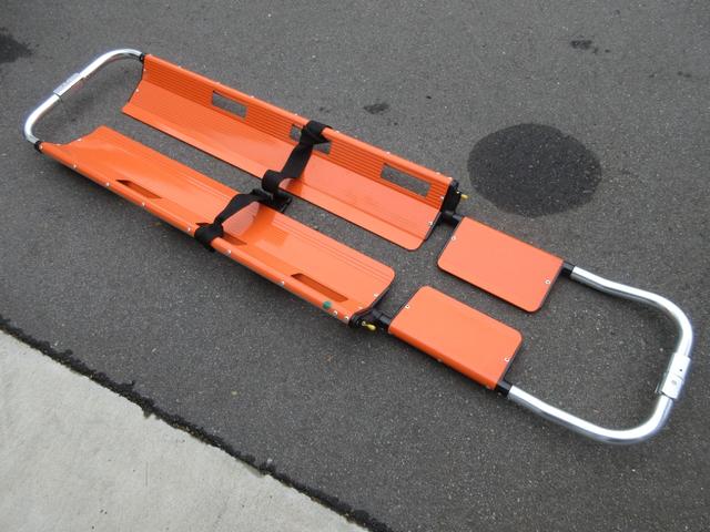 レジアスエースバン ４ドア２．７ウェルキャブＥスーパーロング　４ＷＤ　運転席／助手席エアバック　ＡＢＳ　パワーウィンドウ　パワステ　エアコン・クーラー　キーレス　ナビ　バックカメラ　ＥＴＣ　オートステップ　リフト　電動固定装置　　ストレッチャー　福祉車両　４ＷＤ（42枚目）