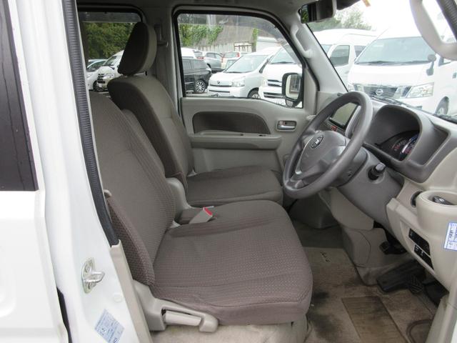 ＮＶ１００クリッパーリオ ６６０チェアキャブハイルーフ　４ＷＤ　運転席／助手席エアバック　ＡＢＳ　衝突軽減システム　横滑り防止装置　レーンキープアシスト　バックカメラ　シートヒーター　ドラレコ　キーレス　スマートキー　後席分割シート　スロープ　ウインチ　４ＷＤ（18枚目）