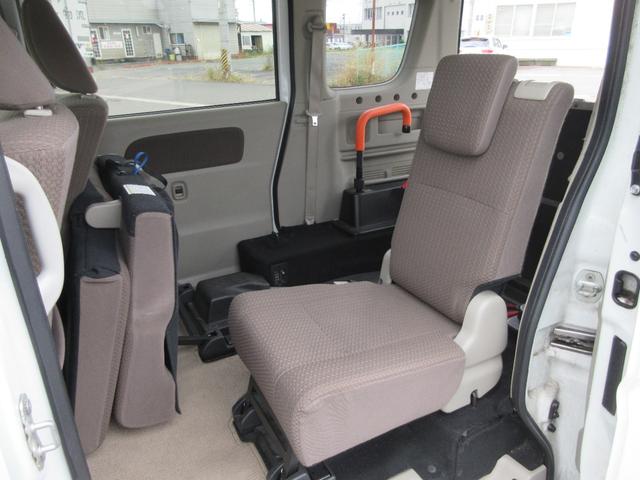 ＮＶ１００クリッパーリオ ６６０チェアキャブハイルーフ　４ＷＤ　運転席／助手席エアバック　ＡＢＳ　衝突軽減システム　横滑り防止装置　レーンキープアシスト　バックカメラ　シートヒーター　ドラレコ　キーレス　スマートキー　後席分割シート　スロープ　ウインチ　４ＷＤ（20枚目）