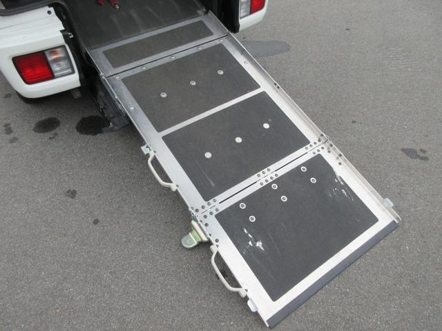 ＮＶ１００クリッパーリオ ６６０チェアキャブハイルーフ　４ＷＤ　運転席／助手席エアバック　ＡＢＳ　衝突軽減システム　横滑り防止装置　レーンキープアシスト　バックカメラ　シートヒーター　ドラレコ　キーレス　スマートキー　後席分割シート　スロープ　ウインチ　４ＷＤ（23枚目）