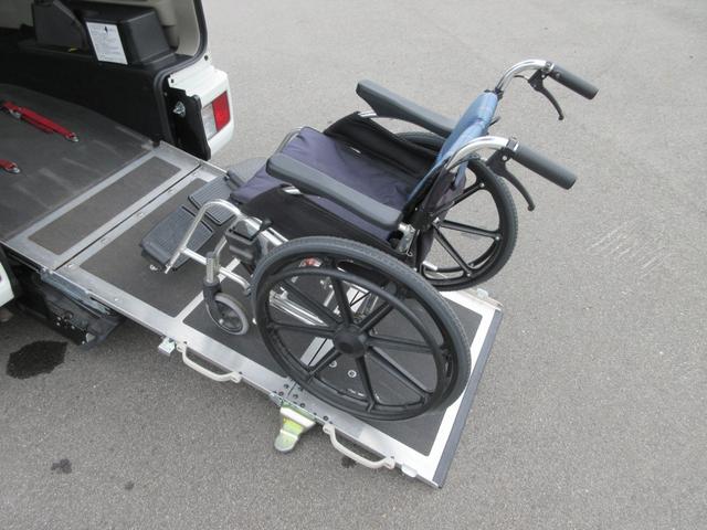 ＮＶ１００クリッパーリオ ６６０チェアキャブハイルーフ　４ＷＤ　運転席／助手席エアバック　ＡＢＳ　衝突軽減システム　横滑り防止装置　レーンキープアシスト　バックカメラ　シートヒーター　ドラレコ　キーレス　スマートキー　後席分割シート　スロープ　ウインチ　４ＷＤ（24枚目）