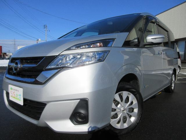 セレナ ２．０Ｘチェアキャブリフタータイプ　４ＷＤ　６名　運転席／助手席エアバック　アイドリングストップ　ＡＢＳ　横滑り防止装置　純正オーディオ　両側スライドドア　サイドステップ　車いすリフト　電動固定装置　４ＷＤ　福祉車両（4枚目）