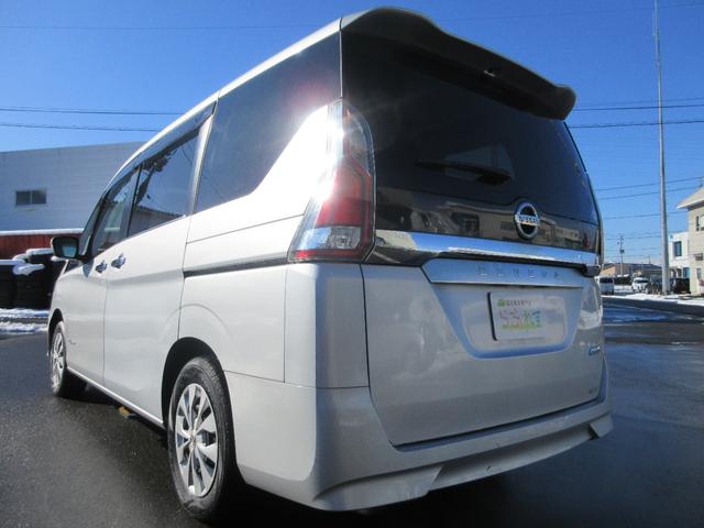 セレナ ２．０Ｘチェアキャブリフタータイプ　４ＷＤ　６名　運転席／助手席エアバック　アイドリングストップ　ＡＢＳ　横滑り防止装置　純正オーディオ　両側スライドドア　サイドステップ　車いすリフト　電動固定装置　４ＷＤ　福祉車両（6枚目）