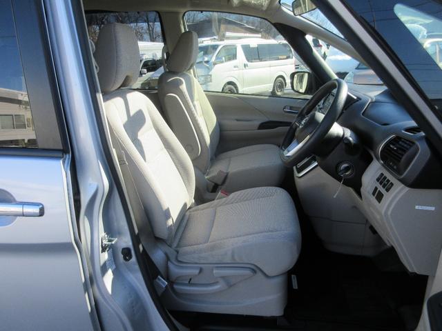 セレナ ２．０Ｘチェアキャブリフタータイプ　４ＷＤ　６名　運転席／助手席エアバック　アイドリングストップ　ＡＢＳ　横滑り防止装置　純正オーディオ　両側スライドドア　サイドステップ　車いすリフト　電動固定装置　４ＷＤ　福祉車両（17枚目）