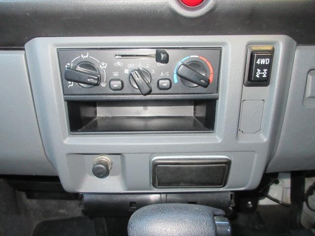 ＮＶ１００クリッパーバン ６６０チェアキャブリフタータイプ　４ＷＤ　運転席／助手席エアバック　ＡＢＳ　バックカメラ　パワステ　パワーウィンドウ　車いすリフト　手動固定装置　４ＷＤ　福祉車両（12枚目）